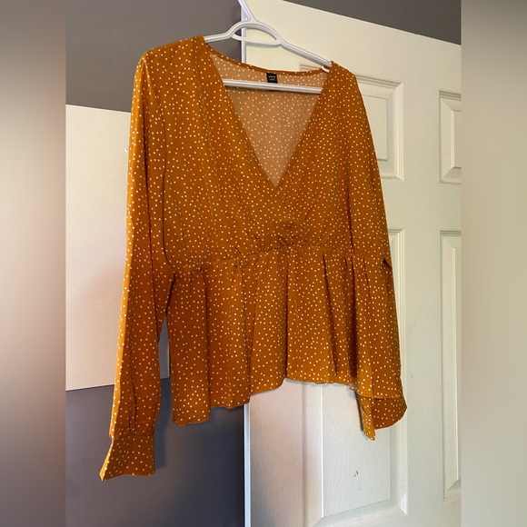 ‘NWOT Lantern Sleeve Peplum Top’ 💛 - Picture 6 of 7